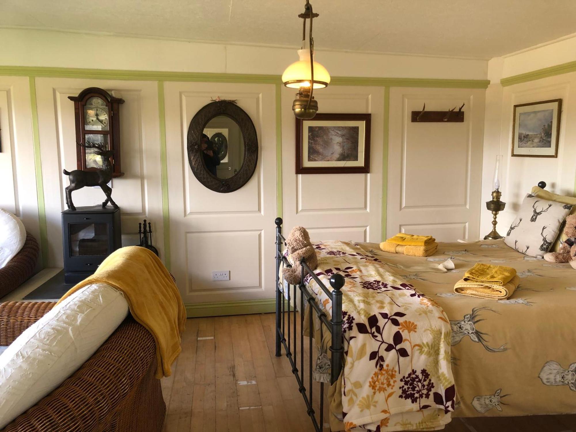 Stags View,unique Eco Cabin, Dartmoor Views Holiday home *